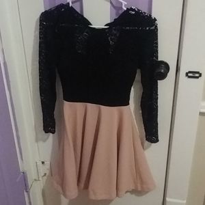 Long sleeved dress with laced mesh